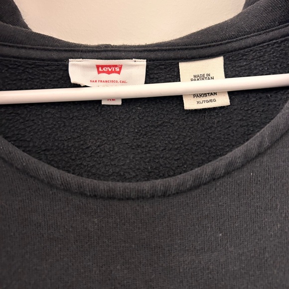 Woman’s Levi’s crop sweater - Picture 2 of 2